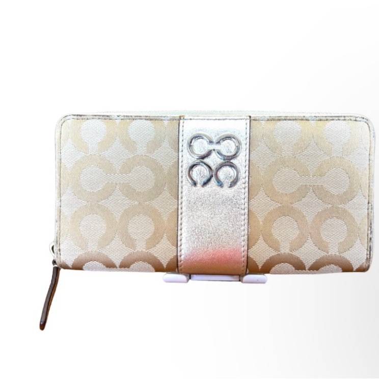 Coach Zip Around Wallet. Le